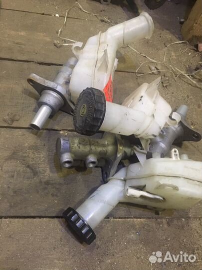 Главный тормозной цилиндр Mitsubishi Lancer X