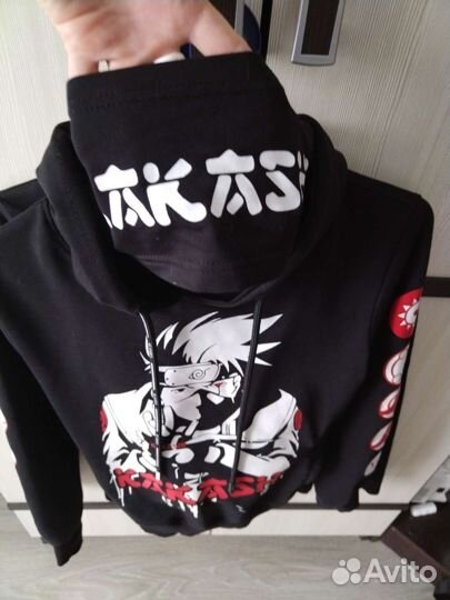 Продам костюм на мальчика и футболку