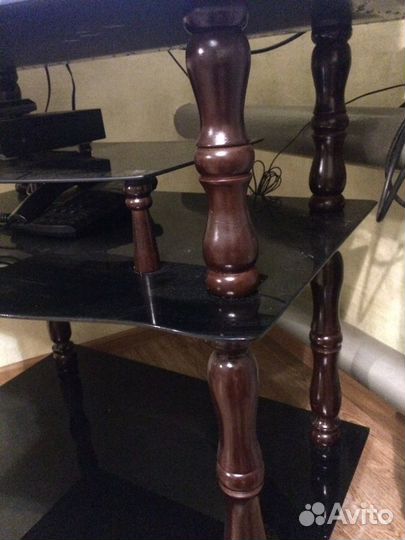 Стеклянный стол