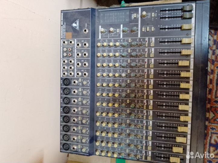 Микшерная консоль