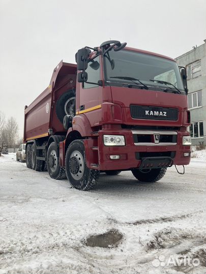 Водитель самосвала