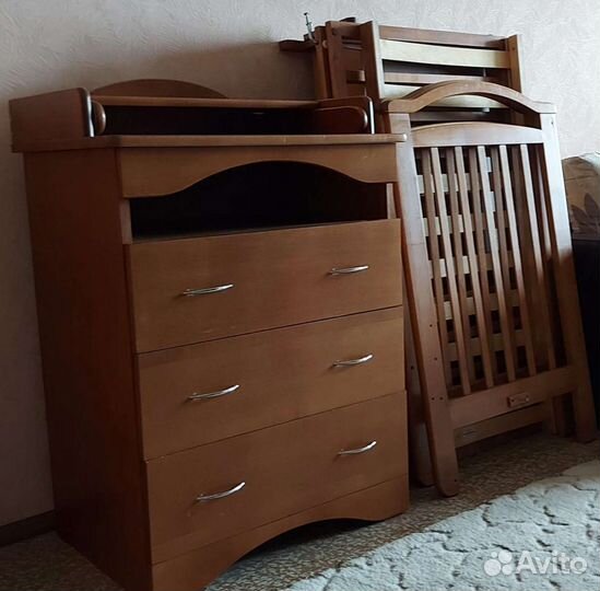 Детская кроватка с поперечным маятником