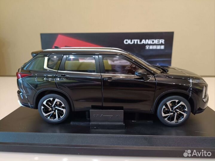 Mitsubishi Outlander lV (2021-2023) Черный 1:18