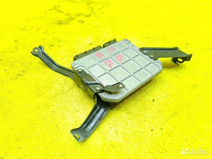 Блок управления двс передний Toyota