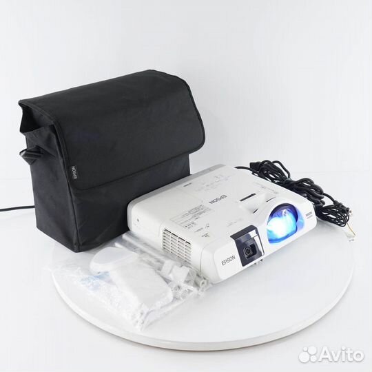 Короткофокусный проектор Epson eb-536WT и 2 ручки