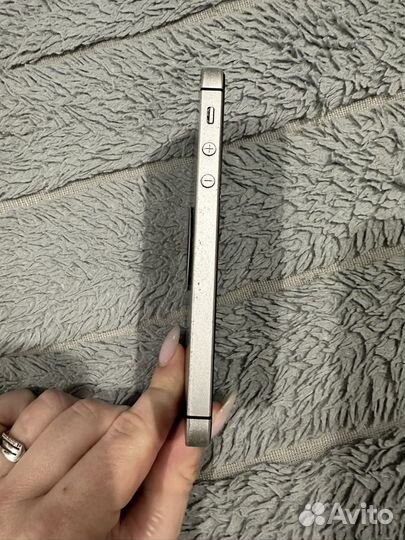 iPhone SE, 16 ГБ