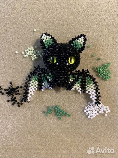 Летучая мышь из бисера / амигуруми