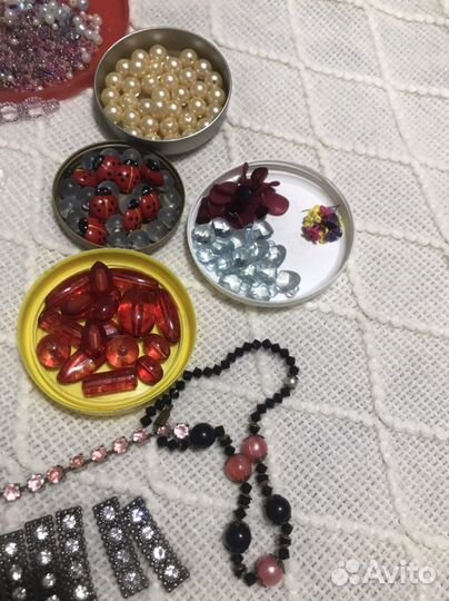 Бисер, бусины разноцветные россыпью