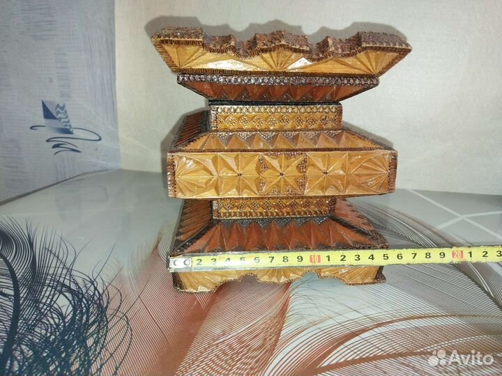 Деревянная резная шкатулка