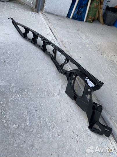 Крепление переднего крыла