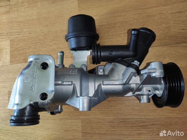 Водяной насос (помпа) Mercedes / Infiniti M270