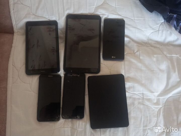 Планшеты и телефоны и электронная книга