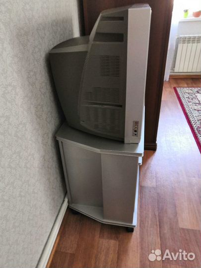 Телевизор и тумба б/у