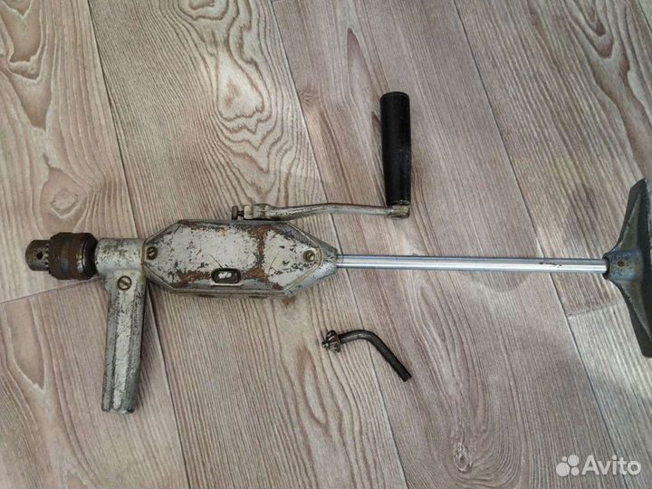 Дрель ручная