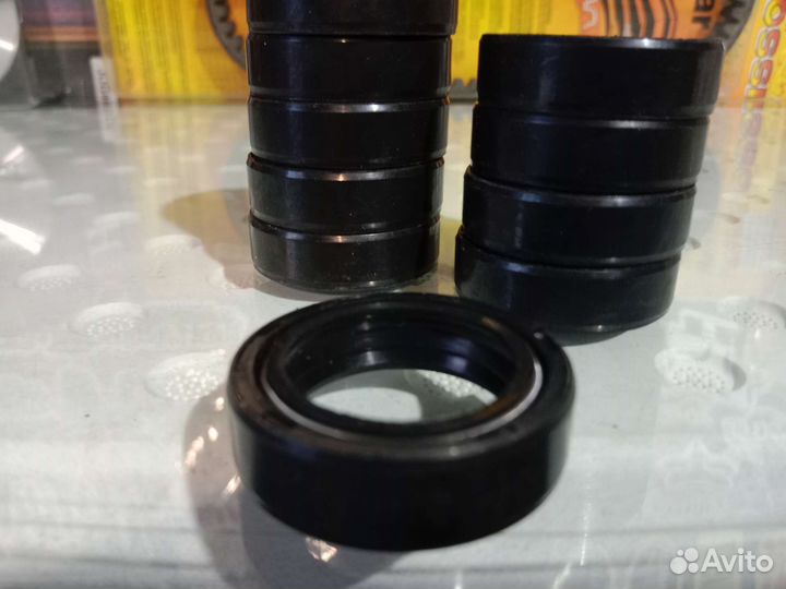 Сальники 27х37х10.5