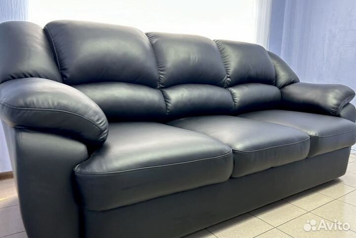 Кожаный диван