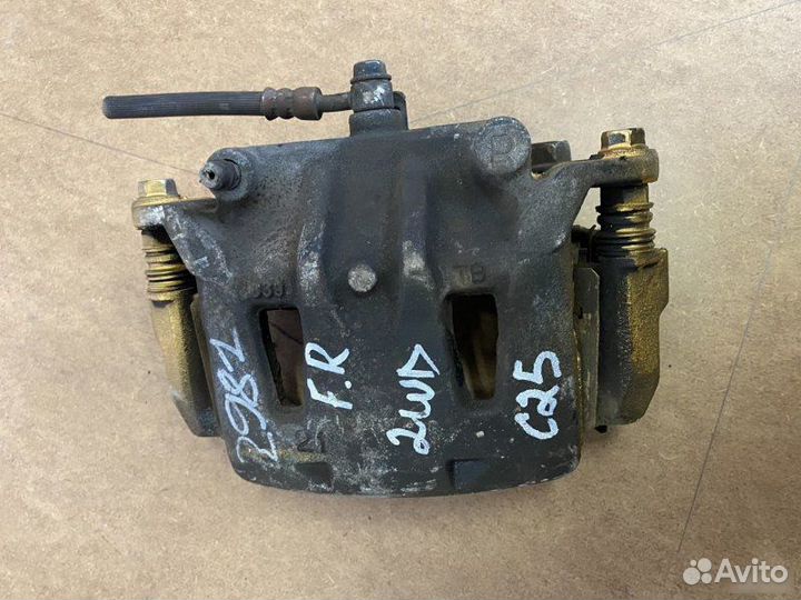 Суппорт передний правый Nissan Serena C25