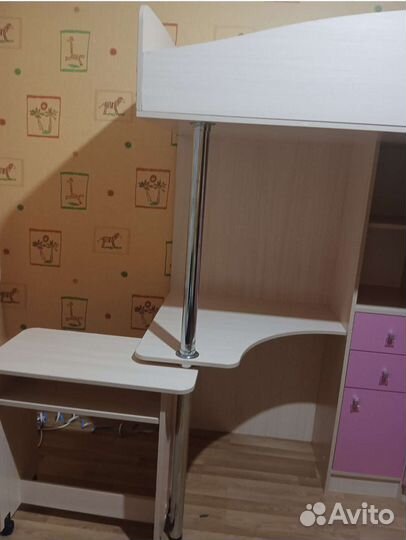 Детская кровать чердак со столом, шкафом и ящиками