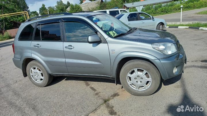 Toyota RAV4 2.0 AT, 2003, битый, 230 000 км
