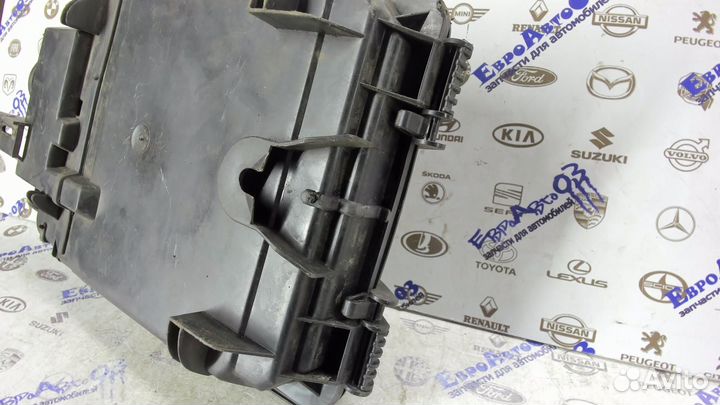 Корпус блока предохранителей Volkswagen Passat B5