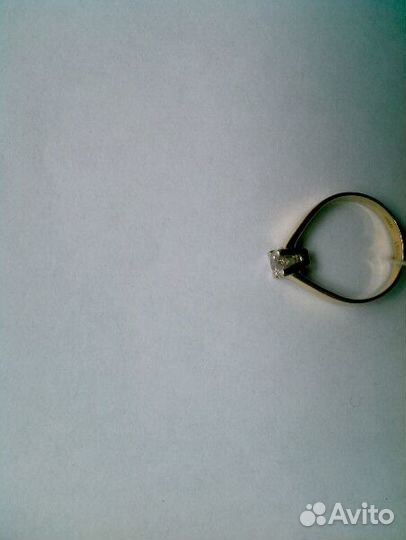 Кольцо с бриллиантом