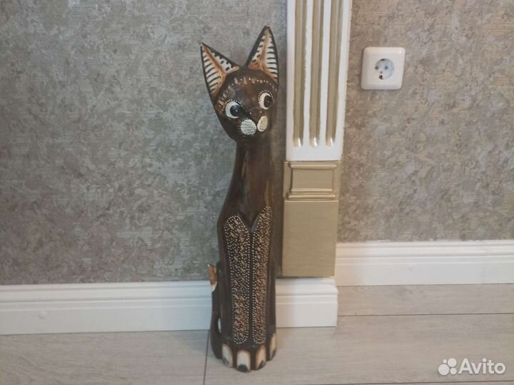 Кот из дерева