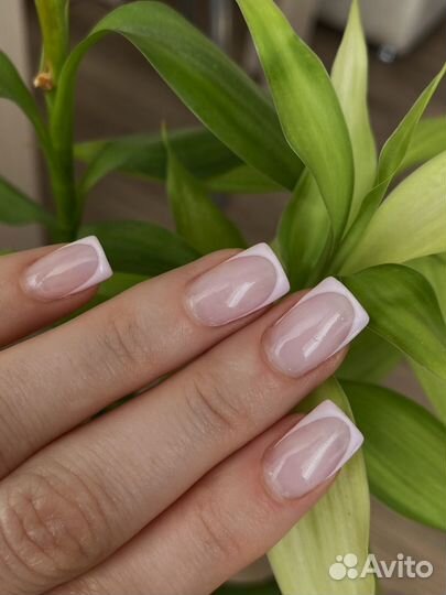 Модель на маникюр