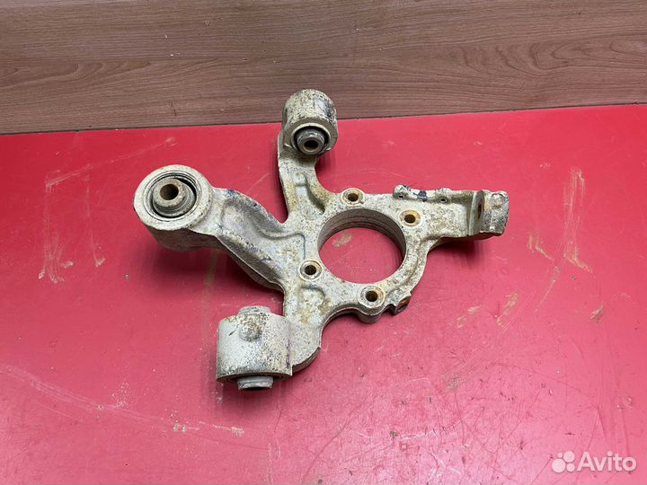 Кулак задний правый 4611065J00 Suzuki Grand Vitara