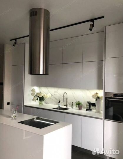 Кухня в потолок