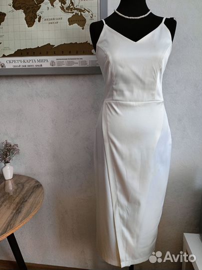 Белое атласное вечернее платье 44 миди на бретелях