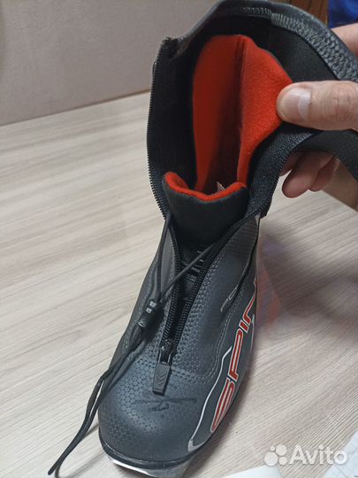 Лыжные ботинки коньковые spine