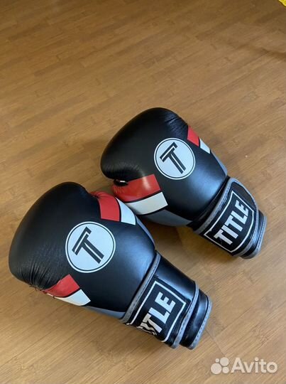 Боксерские перчатки title