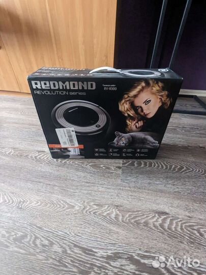 Робот пылесос redmond
