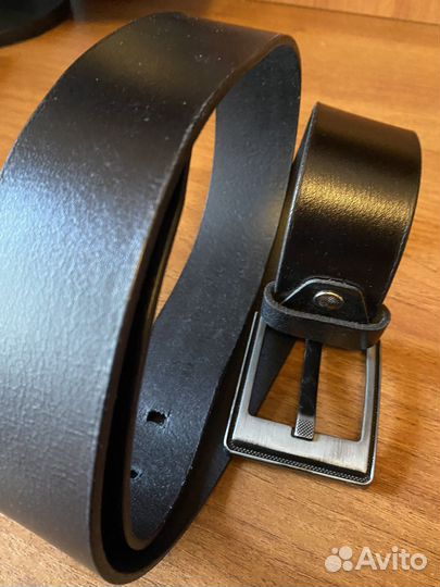 Мужской кожаный ремень черный