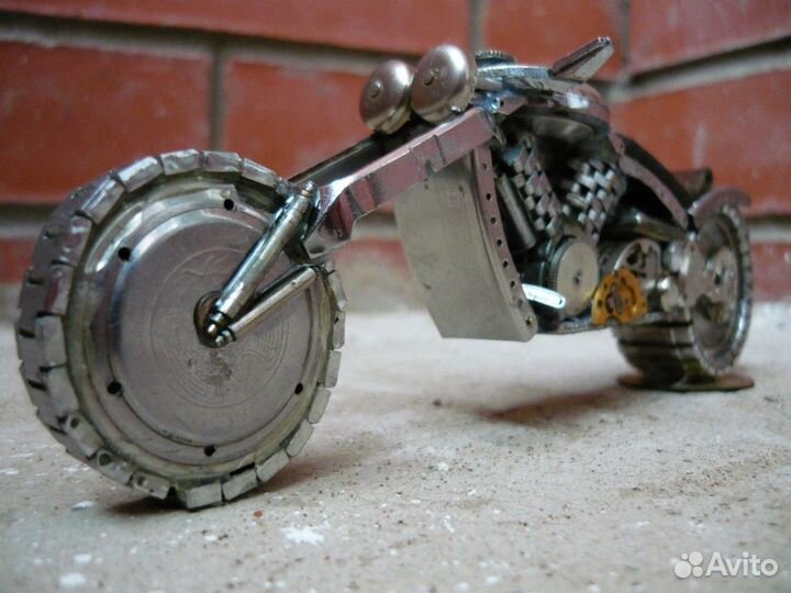 Мотоцикл сувенирный ручная работа, детали часов №4
