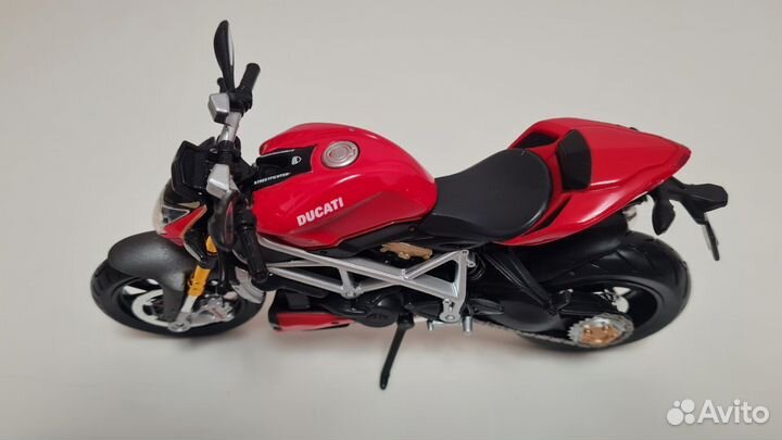 Модель мотоцикла Maisto Ducati Streetfighter S