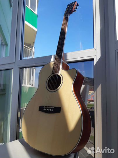 Гитара электроакустическая