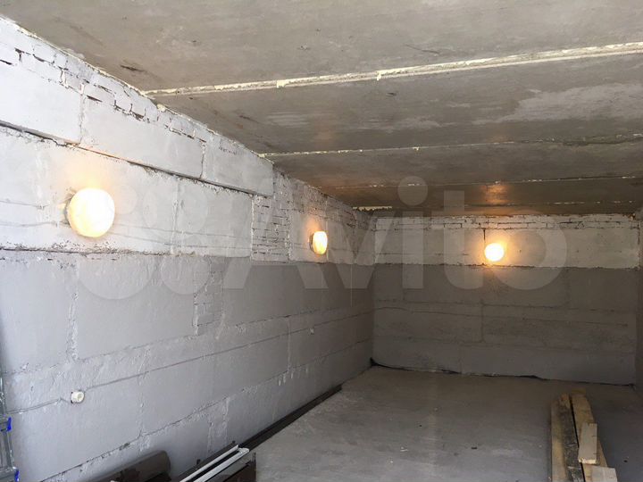 Гараж, > 30 м²