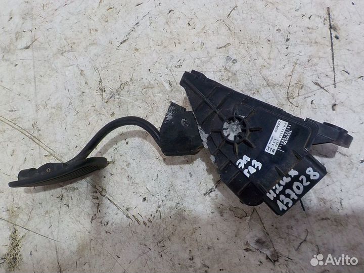 Педаль акселератора Toyota Hilux