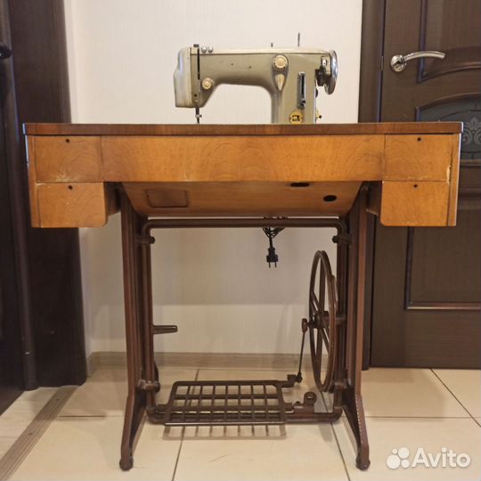 Швейная машинка LADA (Чехословакия)