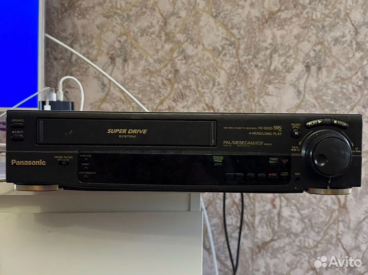 Видеомагнитофон panasonic и LG