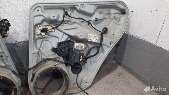 Стеклоподъемник Passat B5 пассатб5 задний