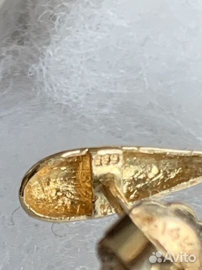 Золотые серьги с ониксом