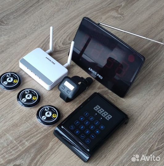 Кнопка вызова официанта с часами, табло, усилитель