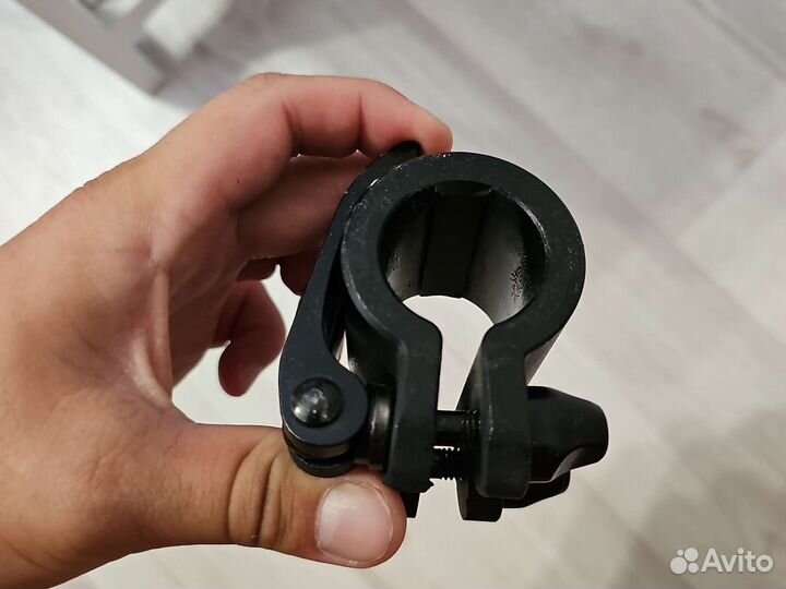 Хомут для электросамоката