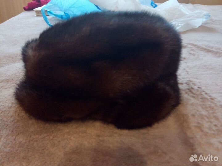 Женские меховые шапки