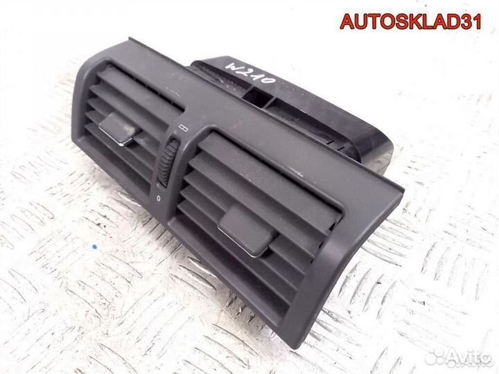 Дефлектор воздушный Mercedes Benz W210 A2108300054