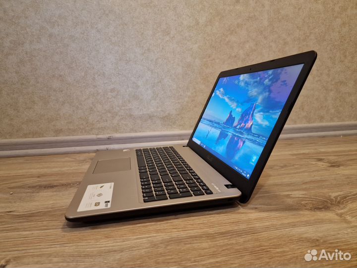 Ноутбук Asus vivobook