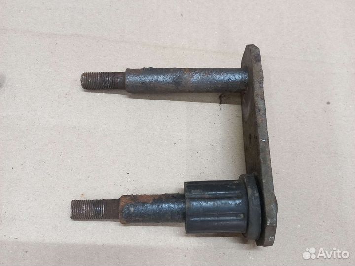 Крепление рессоры Hyundai Grand Starex