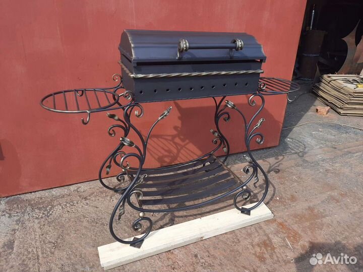 Мангал с крышкой на подставке